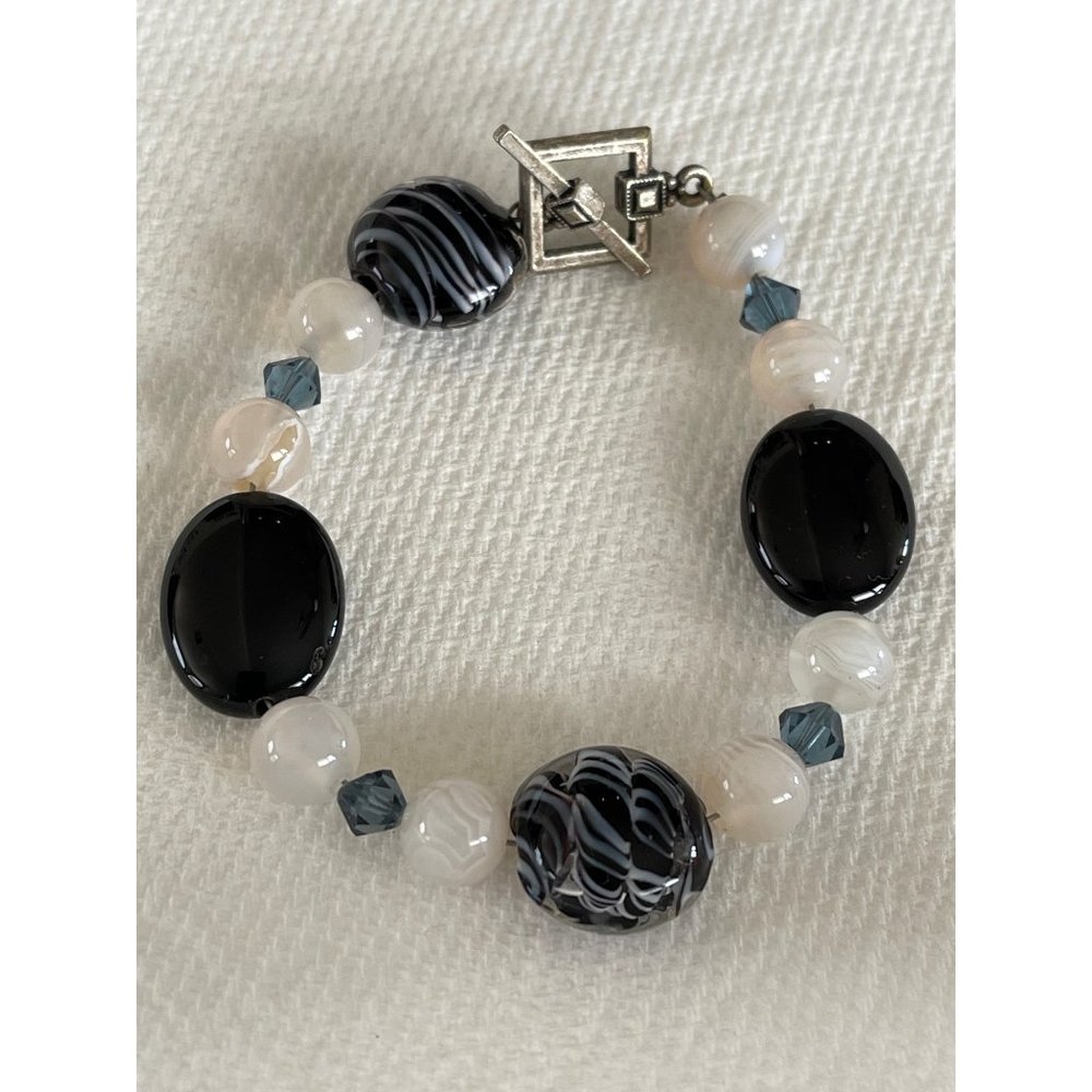 Black / White Marbled Glass Beaded No Stretch Bracelet